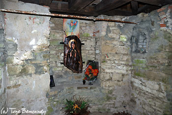 Wnętrze kapliczki w Balnicy